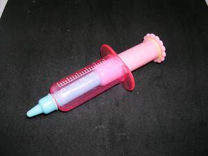 キティちゃん注射器型おもちゃ（少々汚れ有り）使用感有り