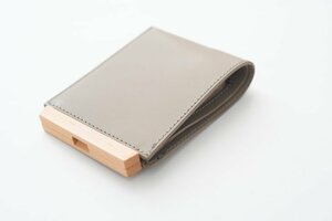 yuruku (ユルク) | Wood Plate Folder Half Wallet (gray) | 財布 カウレザーウォレット【送料無料 シンプル 国産 】