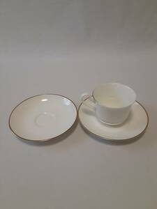 ビレロイアンドボッホ　Villeroy & Boch　HEINRICH　ROYAL　GOLD　ソーサー２枚　カップ１枚セット