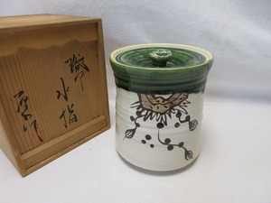 I10350 【 美品 茶道具 織部焼 水指 陶印 作者不明 共箱 】 検) 煎茶道具 茶懐石 煎茶 水差し 蓋物 茶器 茶会 茶席 現代工芸 ⅱ