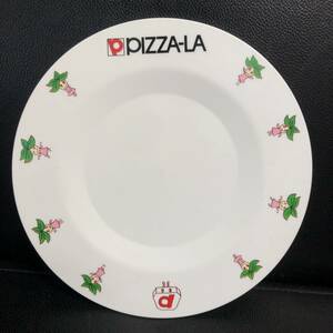 《食器》 皿「PIZZA-LA：ピザーラ プラスチック製のプレート」 直径：約20cm 高さ：約0.8cm 擦れや傷が多くあり