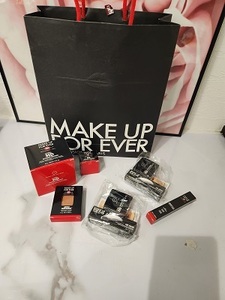 MAKE UP　FOR　EVER　コスメセット　【８８１７－７】