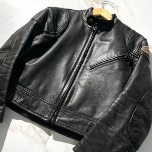 【美品/希少Lsize相当】クシタニ KUSHITANI レザージャケット シングルライダースジャケット 牛革 ブラック 黒 ロゴ 刺繍 ワッペン メンズ