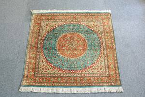 ペルシャ絨毯 クム産 シルク の 手織り絨毯 size:100×100cm