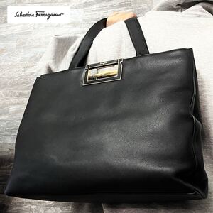 美品/A4収納 ●Salvatore Ferragamo フェラガモ メンズ ビジネス トートバッグ ショルダー ゴールド金具 レザー 本革 肩掛け ブラック