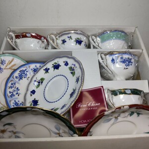 【雑貨】食器 新品 HOYA カップ & ソーサー 5客セット Bone China JAPAN 元箱付 椀皿コレクション ティーセット コーヒー 金彩 金縁 花柄 