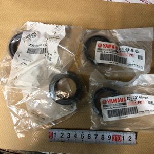 新品マジェスティ２５０　ＳＧ20Ｊ等 Fフォークオイル&ダストシールセット１台分