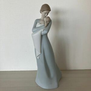 LLADRO リヤドロ 「母の抱擁」 8032 中古自宅保管品 艶消し フィギュアリン 置き物