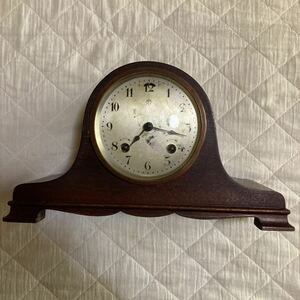 アンティーク .古時計 MＡＤＥ.I N.ＧＥＲMＡＮＹ.ＷUＲTTＥMＢＥＲＧ.ユンハンス.木製品.ゼンマイ式.置時計.時計の横幅.約30cm.可動品です