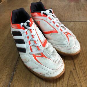 adidasのスニーカー、サイズ26.5センチ、フットサル用？中古品