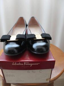 ★正規品 直営店購入★フェラガモFerragamoパンプス★6 1/2C★約24センチ★ヴァラ★エナメル★美品