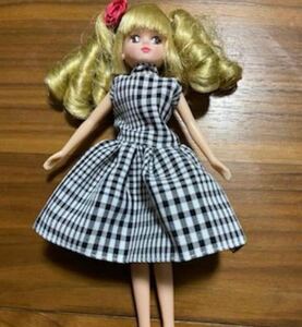 黒のギンガムチェックワンピースリカちゃん・バービーちゃん・お人形さん用　人形 リカちゃん 着せ替え人形