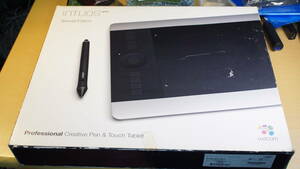 Wacom ワコム Intuos Pro medium PTH-651/S