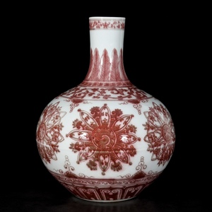 1+DS6783「東洋美術」 中国骨董 人間国宝 磁器製品【明永楽釉赤玉花天球花瓶】 旧物 孤品 珍品 陶磁器 収蔵価値が高い