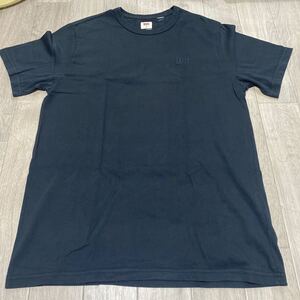 送料無料 古着【リーバイス　黒の半袖Tシャツ　Mサイズ】