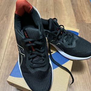 新品・未使用品～アシックス～ASICS VERSABLAST 3～超軽量～ランニングシューズ～バーサブラスト3！！