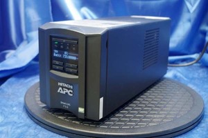 日立(APC)/ 無停電電源装置 Smart-UPS750 LCD ★HTT750J/ブラック/NEWタイプ★ 在1391Y