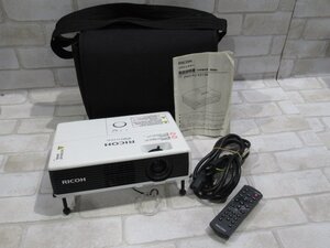 Ω 新DK3 0423♪ 保証有 RICOH【 IPSiO PJ X3130 】リコー プロジェクター ランプ使用時間1073ｈ リモコン付