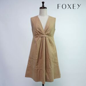 美品 FOXEY フォクシー デザインタック フェイクレザーVネックフレアワンピース 膝丈 裏地あり レディース ベージュ サイズ38*OC44