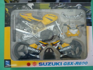 ニューレイ【SUZUKI GSX-R600】model kit☆NewRay／１：１２☆スズキGSX-R600 モデルキット　送料込み