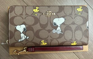 COACH ピーナッツコラボ　スヌーピーウッドストック　ラウンドZIP リストレット C4596