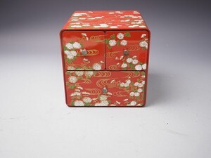 【逸】未使用保管品　美品◆　朱菊模様三ツ引箱①　小物等の収納に◆