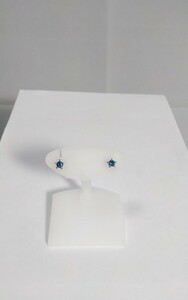 Ptブルーダイヤ(トリート加工)ピアス！0.12ct.。