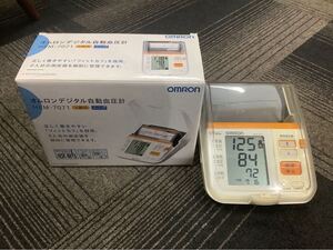 OMRON オムロン デジタル自動血圧計 HEM-7071 上腕式血圧計【A003】