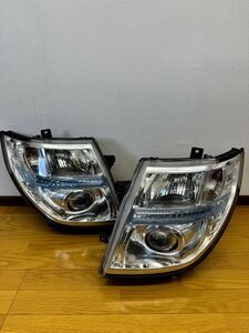 中古日産エルグランド E51 純正ヘッドライト　ヘッドランプ　左右セット　 HCHR-273 KOITO 100-24852.