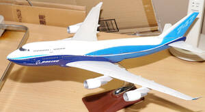 1/150スケール ボーイング BOEING 747-8 Intercontinental 折れている個所あり 1/200スケールの模型の2倍の体積 大きい！ 送料無料