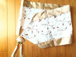 美品　テーブルクロス　 花柄