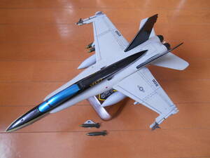 米海軍　F/A-18 VFA27 ソリッドモデル