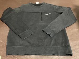 NIKE胸ポケット黒、ロゴシルバー、ストレッチトレーナー　サイズＭ