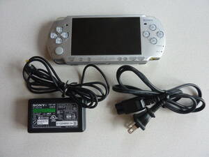 希少品 未対策基盤 PlayStationPortable PSP-2000IS アイス・シルバー PSP本体のみ 簡易動作確認済み 割と奇麗なジャンク扱い品です。