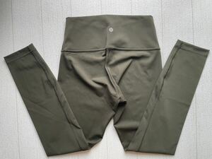 ルルレモン(lululemon)グリーン系レギンスパンツUS6(M相当)超美品　カーキ/モスグリーン/ヨガ/ピラティス/10分丈