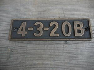 【A30303】鉄道廃品　小型製造銘板 『4-3-20B』 4つ穴ねじ止め　蒸気機関車 　金属プレート