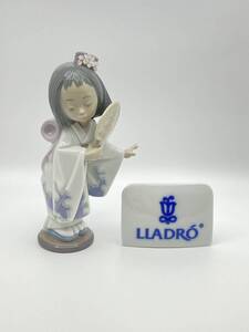 *＊ LLADRO リャドロ ＊* ORIENTAL BEAUTY Figurine No. 6232 オーリエンタルビューティー フィギュリン 芸者 *L73