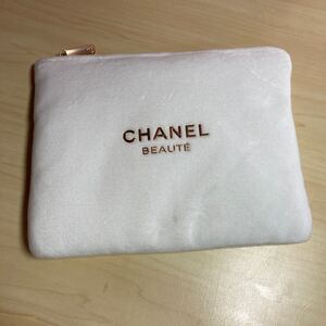 シャネル　ポーチ　ビューティ　ホワイト　もふもふ CHANEL BEAUTE 化粧ポーチ　マルチポーチ　ホワイト　ブランド　デパコス　レディース