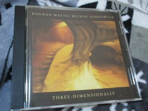 ミハウ・ソブコヴィアク、父と息子達のアルバム【CD】「Three-dimensionally」/ジャックブレル、デイブグルーシン、ニーノロータなど多数