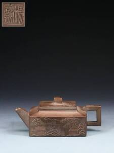 中国茶器 宜興紫砂「楊季初」在銘「泥絵紋扁四方壺」紫砂壷 唐物 時代物 長さ16.8cm、幅11cm、高さ6.5cm LB-121712