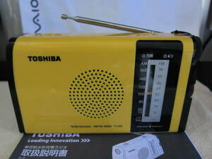 【極美品】TOSHIBA　東芝製 防水形充電ラジオ 黄色 イエロー FM／AM　手回し充電 TY‐JR50Y