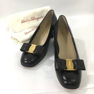 フェラガモ ヴァラ パンプス クロコ型押し レザー ブラック 5.5C イタリア製 Salvatore Ferragamo