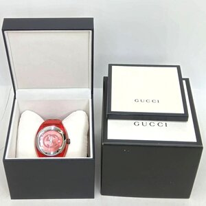 [9304-013] 【1円スタート】 GUCCI シンク 137.1 腕時計 レッド系 【中古 稼働品 箱あり】 グッチ クオーツ メンズ ブランド