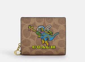 2025ss　US限定　COACH Cosmic Coach Snap Wallet In Signature Canvas With Rexy Print　CW463　　LAから本物をお届け!!