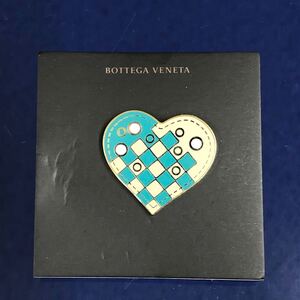 未使用品【ボッテガヴェネタ】本物 BOTTEGA VENETA ピンバッチ ハートイントレチャートモチーフ ブローチ ノベルティ メンズ レディース