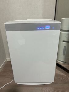 560 ダイキン　加湿ストリーマ　空気清浄機 MCK70X-W DAIKIN 2021年製　ホワイト　花粉　脱臭　ウイルス