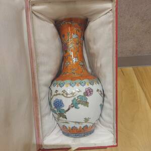 ＃3806 景徳鎮窯？　陶磁器 中国？ 骨董品 古美術品 壺 花入 時代物 花瓶 花器 飾壺　中国名器　縦/約26.5cm 口径/約7.5cm 底径/約7.5cm