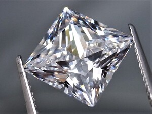 9.51ct 10x10㎜ VVSランク級で極上のカット品質・プリンセスカット キュービックジルコニア　カット面が多く最高品質の輝きの特級品です