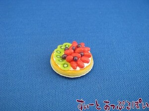 クリックポスト可 ミニチュア　フルーツいっパイ　パイ皿付き　ネオ　SMPIE32　ドールハウス用