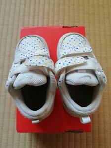 送料込／NIKE／ナイキ／12cm／スニーカー／赤ちゃん／水玉／ドット／白／／baby／箱あり